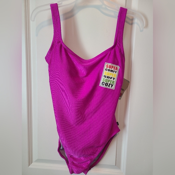 Reebok Women's Swimwear Sport Fashion Rib Scoop Neck One Piece Swimsuit - Picture 2 of 5